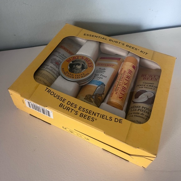 Essential Burt’s bees kit - Picture 6 of 7